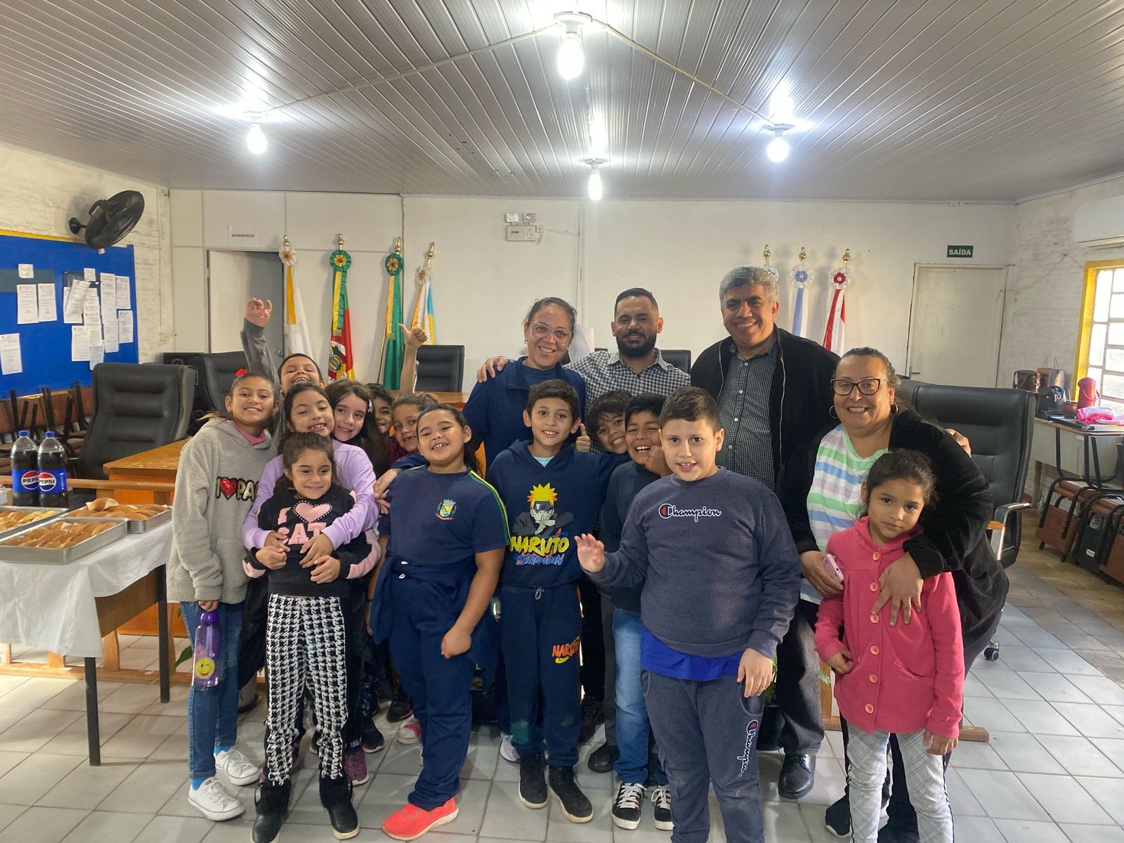 Alunos da Escola 22 de Outubro visitam à Câmara