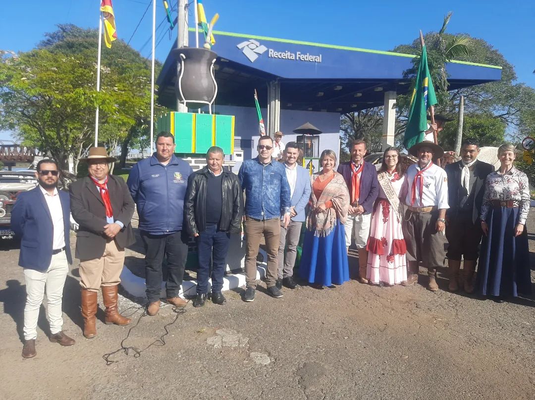 VEREADORES PARTICIPAM DA ABERTURA DA SEMANA FARROUPILHA 2022 EM BARRA DO QUARAÍ