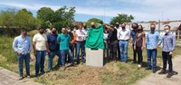 VEREADORES PRESTIGIAM O LANÇAMENTO DA PEDRA FUNDAMENTAL DAS OBRAS DO BANCO SICREDI